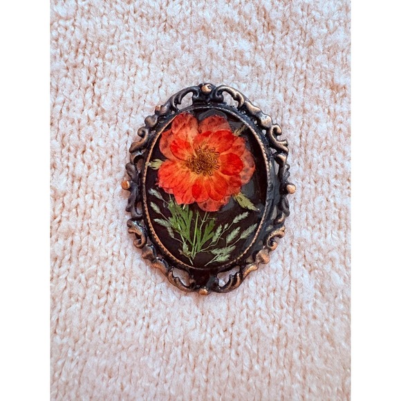 Unbranded Jewelry - Vintage Style Pressed‎ Flower Resin Brooch Ornate Bronze Filigree Pendant Oval